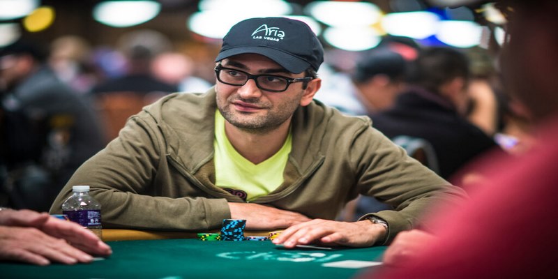 Antonio Esfandiari được xem là nhà ảo thuật trong bài Poker 