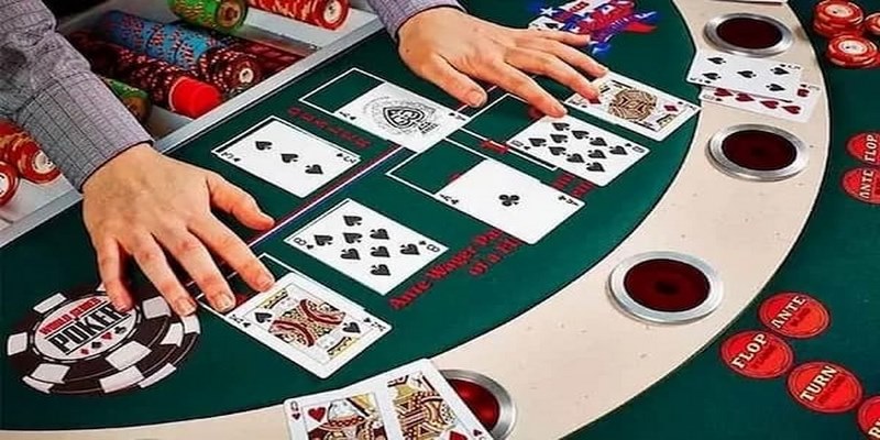 Luật chơi bài Poker gồm 5 vòng chơi chính cho thành viên